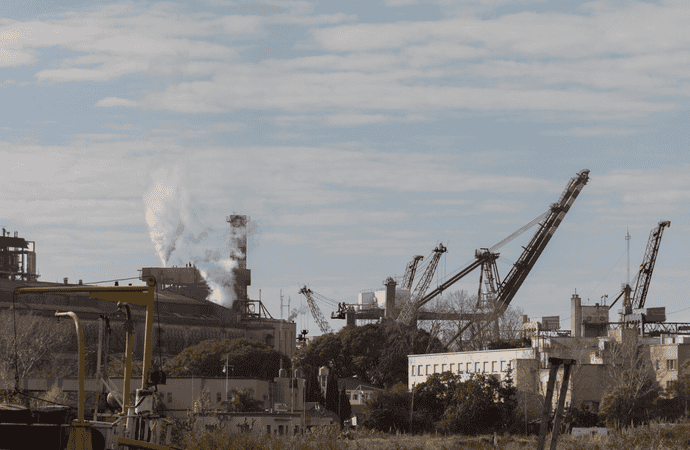 Refinery Demolition: New Techniques for Safety and Precision